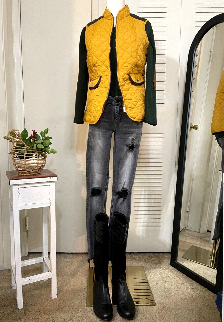 Hollyland Women's Quilted Mustard Lightweight Sleeveless Vest Small